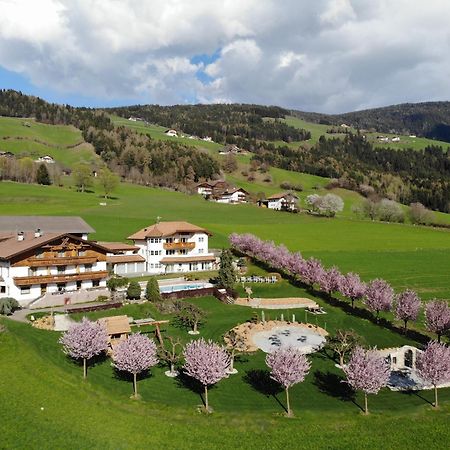 Hotel Nussbaumerhof *** Rodengo Bagian luar foto