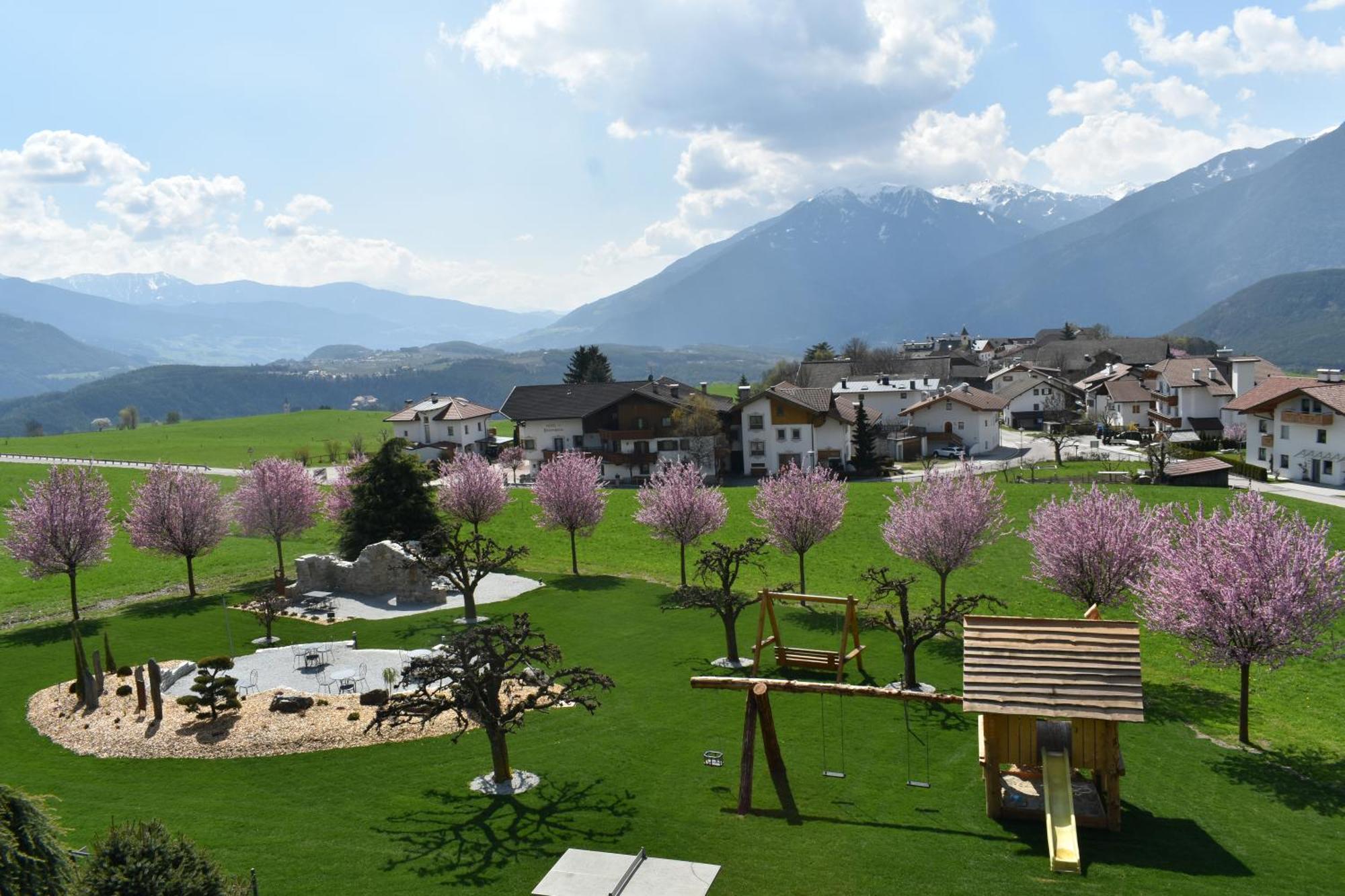 Hotel Nussbaumerhof *** Rodengo Bagian luar foto